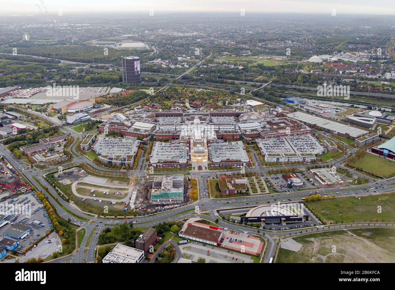 Il Centro è uno dei più grandi centri commerciali e di intrattenimento urbano in Germania, 10.10.2012, vista aerea, Germania, Nord Reno-Westfalia, Ruhr Area, Oberhausen Foto Stock