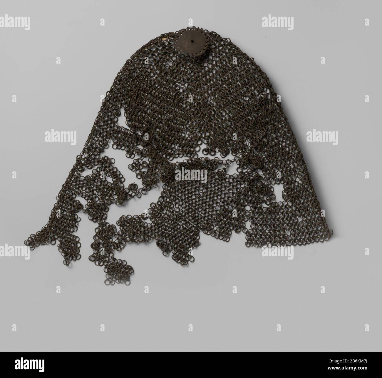 Een maliënkap fabbricante : anoniem dating: CA. 1400 - ca. 1500 Materiale: Ijzer dimensioni: H 38,5 cm. × b 39 cm. Foto Stock