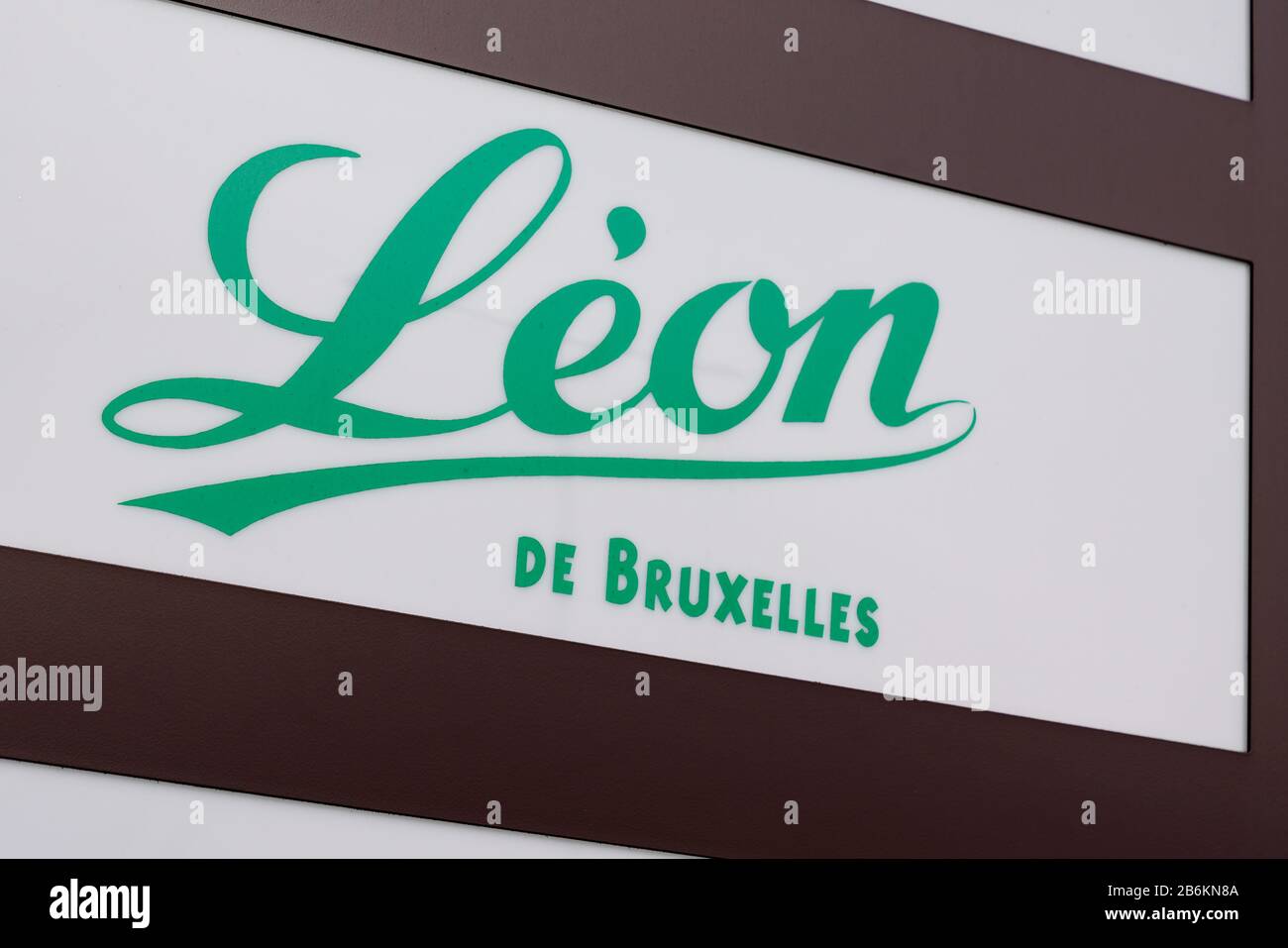 Bordeaux , Aquitaine / France - 11 07 2019 : leon de bruxelles marchio del ristorante marchio francese negozio di cucina belga Foto Stock