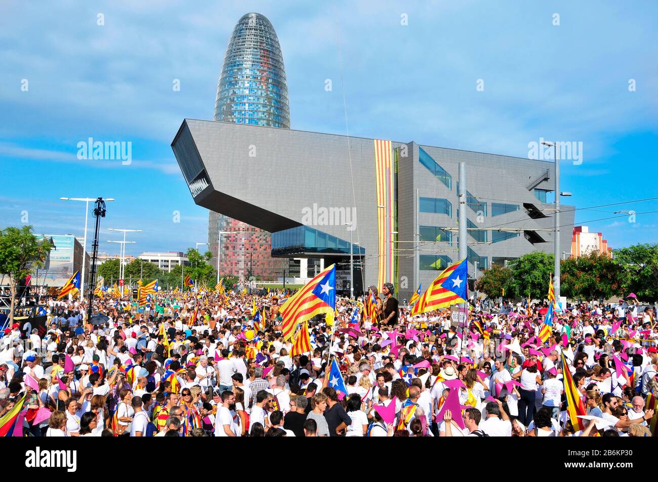 Barcellona, SPAGNA - 11 SETTEMBRE: Almeno 1,4 milioni di persone prendono parte a un rally a sostegno dell'indipendenza della Catalogna l'11 settembre 2015 Foto Stock