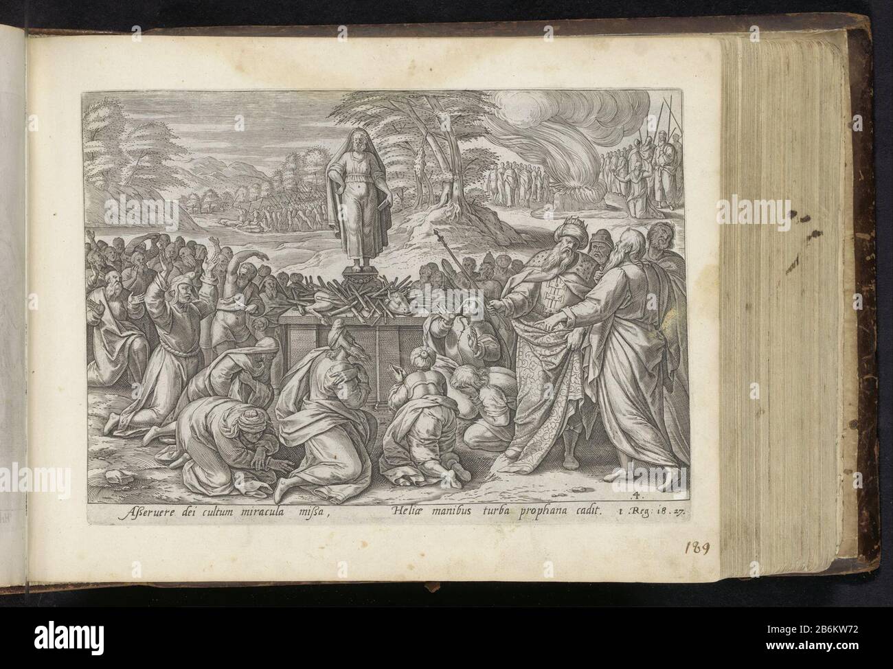 I sacerdoti di Baal gridano e danzano intorno al loro altare al dio Baal chiamata e gli chiedono di sparare per l'olocausto. All'altare re Acab. Sullo sfondo, Elia prega al suo Dio con la sua olocausto, che viene acceso dal fuoco dal cielo. I profeti di Baal hanno messo a morte dopo l'incidente sullo sfondo a sinistra. Tra le prestazioni, un riferimento in latino alla Bibbia in Kon 1. 18:27. Questa stampa fa parte di un album. Produttore : printmaker: Anonymous design by: Jan Snellinck (i) editore Claes Jansz. Visscher (II) Redazione: Jan Philipsz SchabaeljePlats manufacture: Publisher: Foto Stock