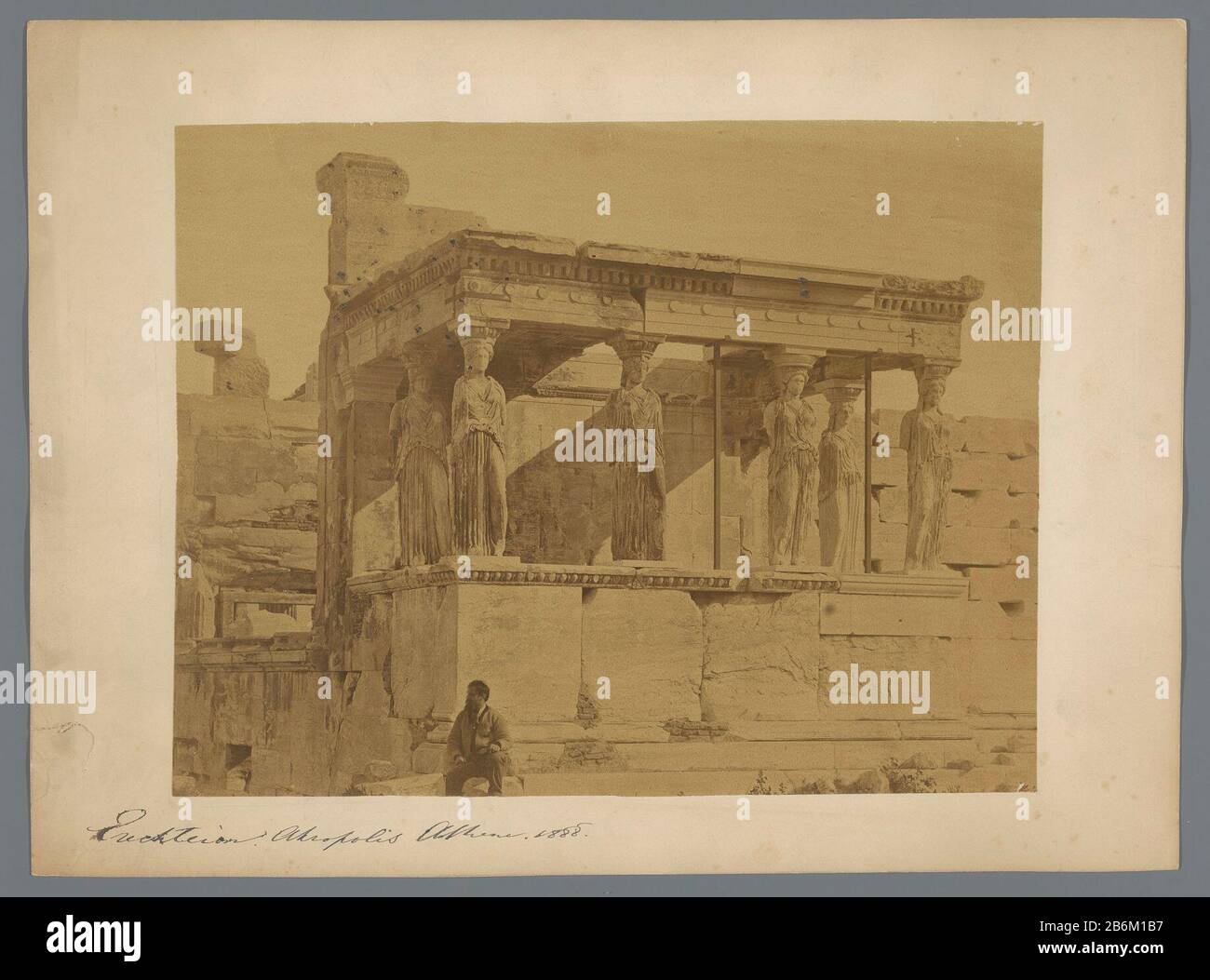 Erechtheion op de Akropolis te Athene Erechtheion on the Acropolis in Athens Property Type: Photographs Item number: RP-F 1919-170 Manufacturer : Photographer: Dimitris Constantin Date: 1888 Physical features: Albumen print material: Paper paper paper paper Tecnici: Albumen print dimensions: Photo: H 246 mm × W 318 mm Oggetto: Luoghi e oggetti di culto  religione non cristiana o ruinsnames paesaggio con edifici storici, siti, strade, ecc (Erechtheion) nomi di città e villaggi (Atene) Dove: Acropoli Foto Stock