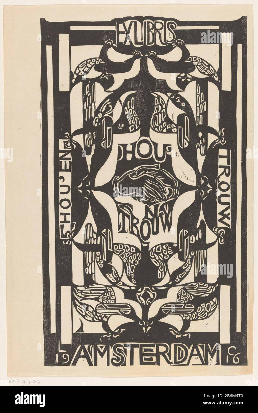 Ex libris van de vereniging Hou'en Trouw nel mezzo due mani agitare. Sinistra verticale 'Amore' e 'destra verticale' fede '. Sopra e sotto vogels stilizzati. Produttore : stampatore: CAREL Adolph Lion Cachet Luogo fabbricazione: Amsterdam Data: 1916 Materiale: Carta Tecnica: Legno dimensioni: Foglio: H 438 mm × W 298 mm Oggetto: Mani tremanti, 'extrarum junctio'birds Foto Stock