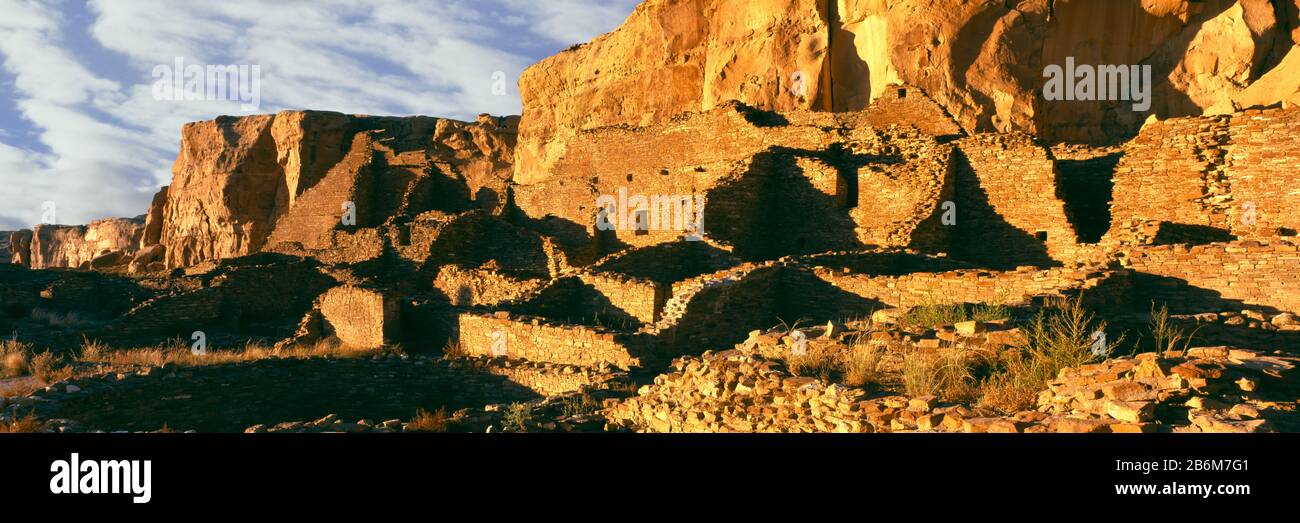 Antiche rovine del sito archeologico, Chetro Ketl, Chaco Culture National Historic Park, New Mexico, USA Foto Stock