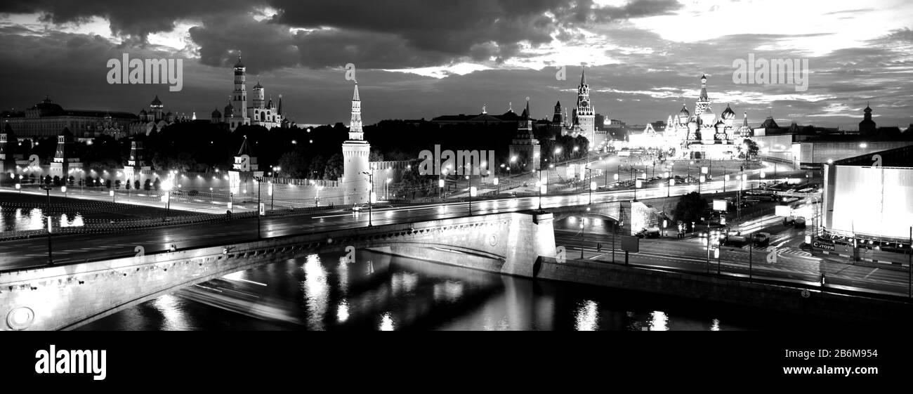 Città illuminata di notte, Piazza Rossa, Cremlino, Mosca, Russia Foto Stock