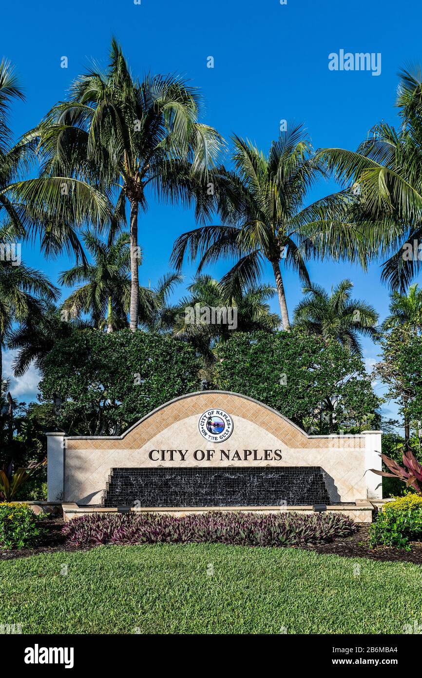 Il cartello d'ingresso per la città di Napoli in Florida. Foto Stock