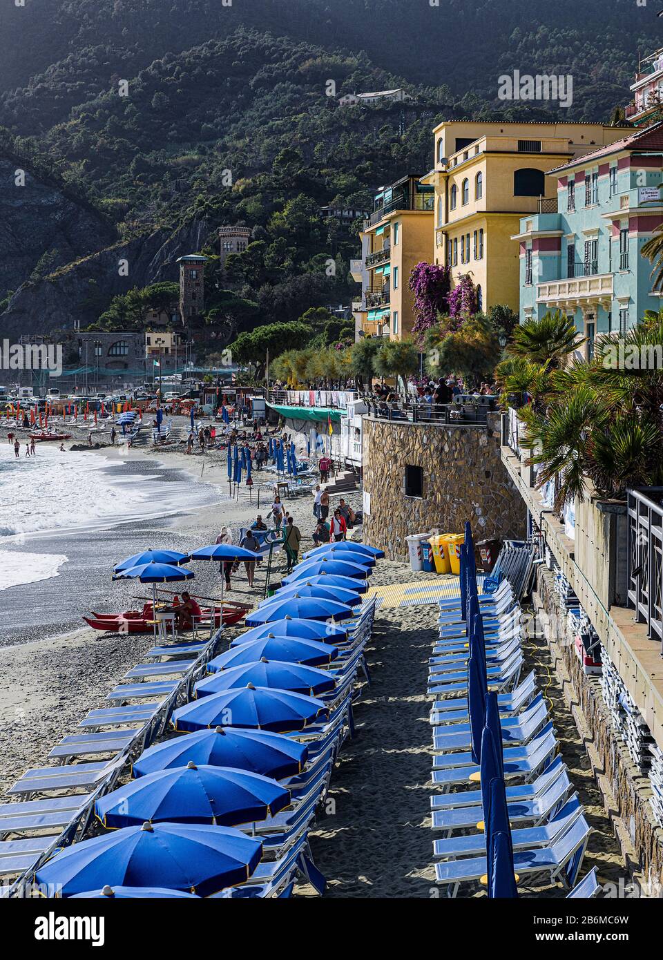 La località balneare di Monterosso fa parte di Cinq Terre. Foto Stock