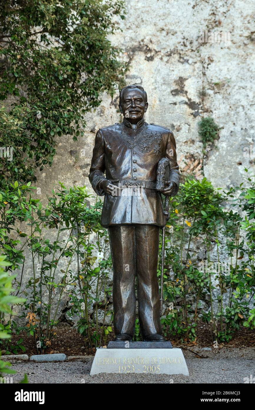 Statua del Principe Rainier III a Place du Palais a Monaco. Foto Stock