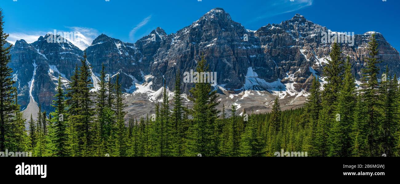 Valle di montagne e foreste, dieci Cime, Alberta, Canada Foto Stock