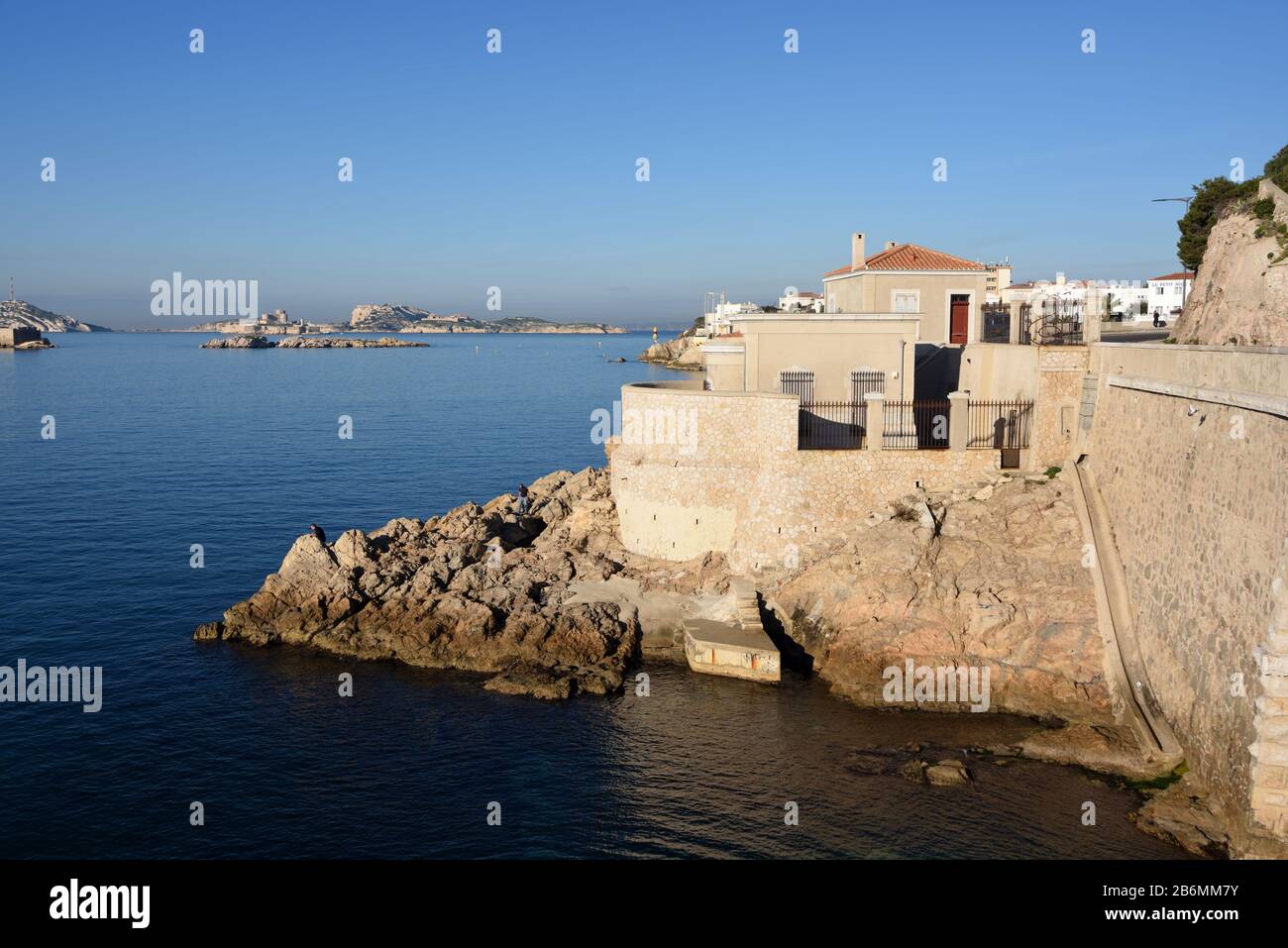 Edificio con indicatore di marea conosciuto come Maregraphe, Mareograph, Marigraph o Sea-Level Recorder sulla Corniche Kennedy Marseille Provence France Foto Stock