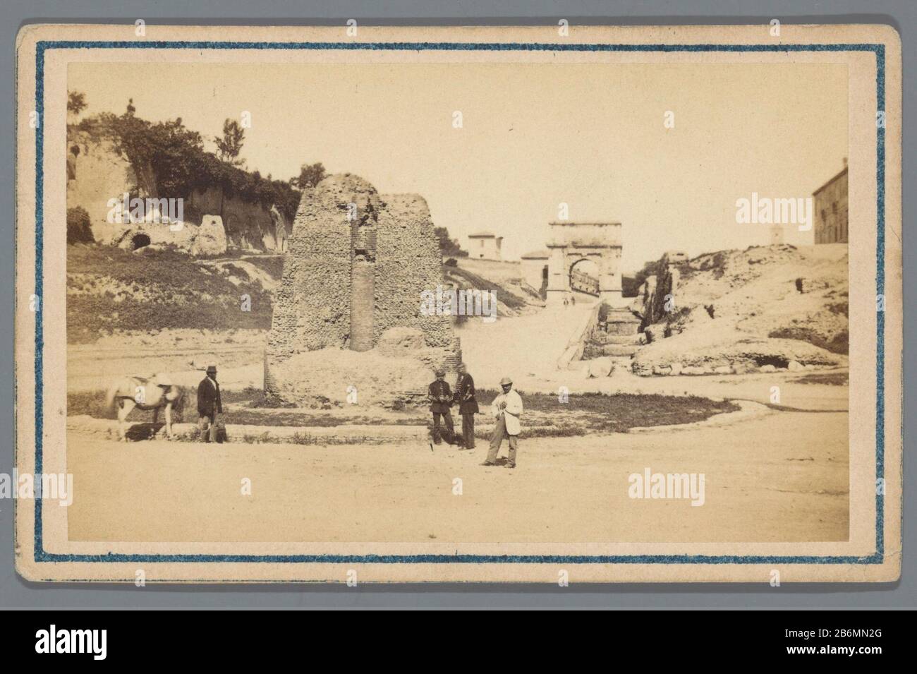 Forum Romanum Forum Romanum Object Type : foto carte-de-visite Objectnummer: RP-F-F24741 Produttore : fotografaf: Anoniem Dating: 1855 - 1900 dimensioni: Geheel: H 68 mm × b 108 mm Foto Stock