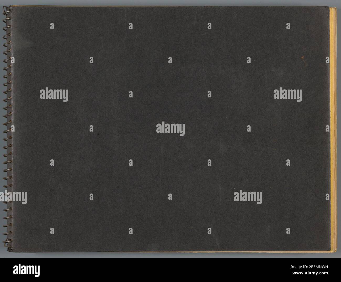 L'album dei fotoalbum contiene foto di viaggio attraverso Venezia e Spalato, a Delfi, Atene, Delos, Epidauro e Dubrovnik. L'album ha una band metal. Produttore : fotografo: Norbert van den Berg (1901-1972) Prodotto Del Luogo: Grecia Data: CA. 1930 - ca. 1940 caratteristiche Fisiche: Cartone tecnica: Fotografia dimensioni: H 248 mm × W 337 mm × D 20 mm Onderwerp Foto Stock