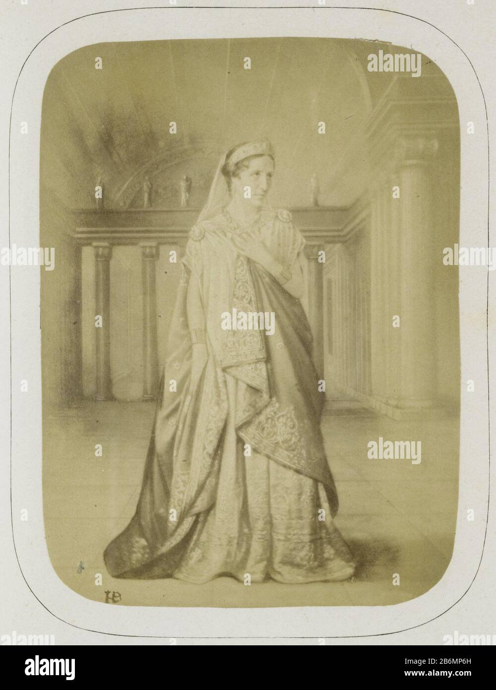 Fotoreproductie schilderij Rachel in de rol van Phedre in Phedre, acte II, scena V Foto Riproduzione pittura Rachel nel ruolo di Phedre in Phedre, atto II, scena V Oggetto tipo : immagine numero articolo: RP-F-F25550-F Produttore : fotografo Henri de la Blanchère Dating: CA. 1850 - ca. 1859 caratteristiche Fisiche stampa albumina: Stampa albume e Foto Stock