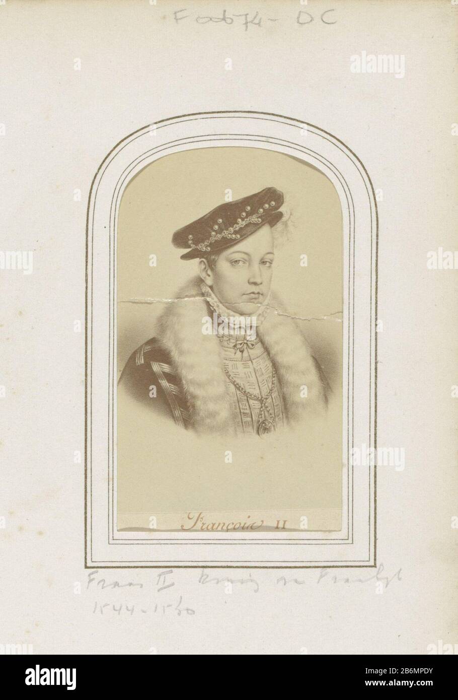 Parte dell'album con 123 cartes-de-visite di membri delle famiglie reali europee, politici e personaggi famosi. Produttore : fotografo: Étienne Neurdein (attribuito a) a stampare da: Anonymous date: CA. 1863 - ca. 1880 caratteristiche Fisiche: Albumen stampa materiali: Carta di cartone carta fotografica Tecnica: Albumen stampa dimensioni : passe-partout: H 88 mm × W 51 mm Oggetto: Persona storica regolo, sovranità gehead beret (+ abbigliamento da uomo), decorazioni, onori (come simboli dello stato, ecc.) cappotto (+ pelliccia utilizzata per i vestiti) Chi: Francese II (re di Francia) Foto Stock