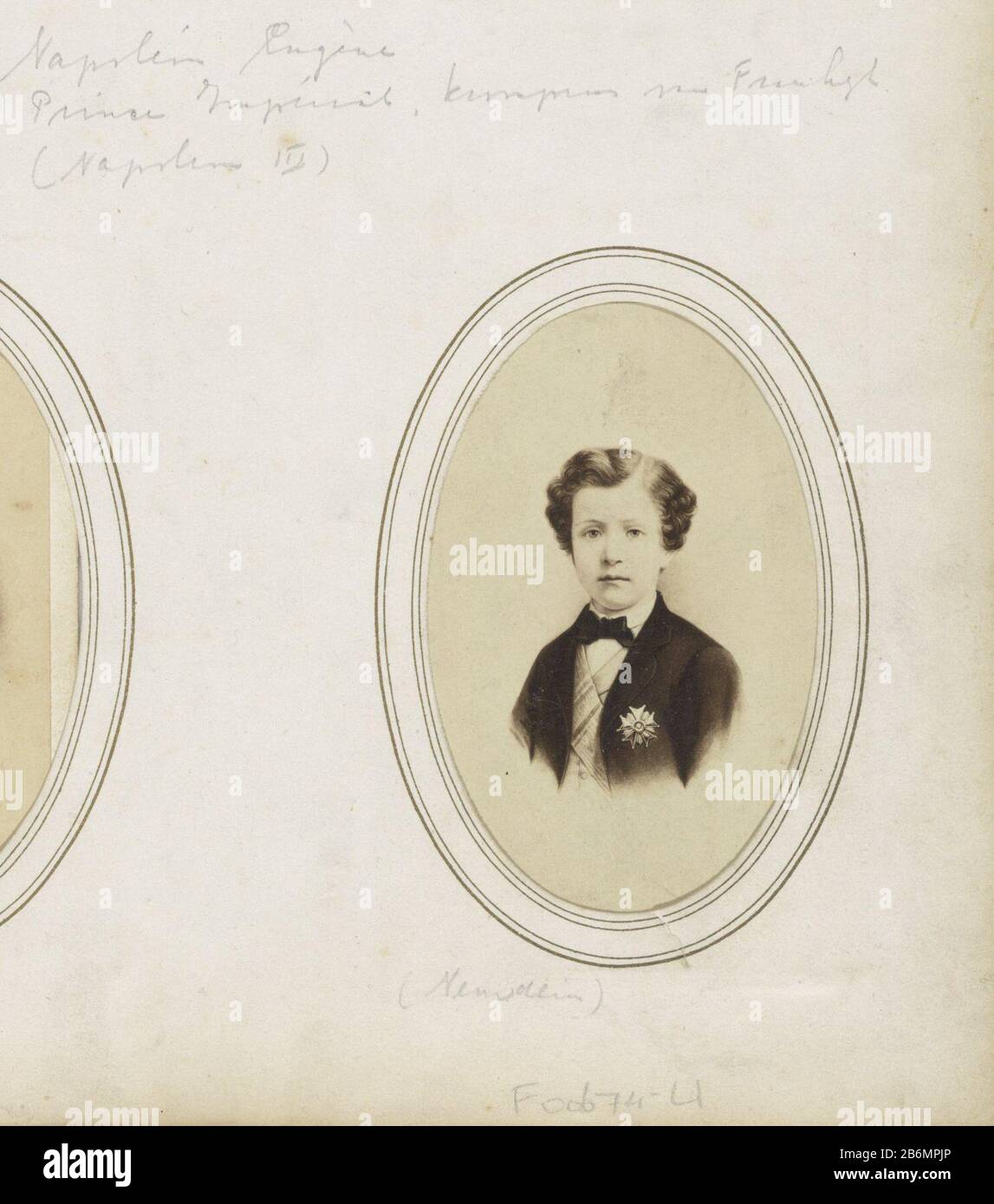 Parte dell'album con 123 cartes-de-visite di membri delle famiglie reali europee, politici e personaggi famosi. Produttore : fotografo: Etienne Neurdeinnaar stampa da: Anonymous date: CA. 1863 - ca. . 1880 caratteristiche Fisiche: Albume materiale di stampa: Carta fotografica di cartone Tecnica: Albumina pressione dimensioni: Immagine: H 85 mm × b 56 mmcarton: H 96 mm × b 62 mm Oggetto: Persona storica protezione abbigliamento per la parte superiore del corpo-necking-gear  clothinghairdressWie: Napoleone Eugène Lodewijk Jan Jozef Bonaparte Foto Stock