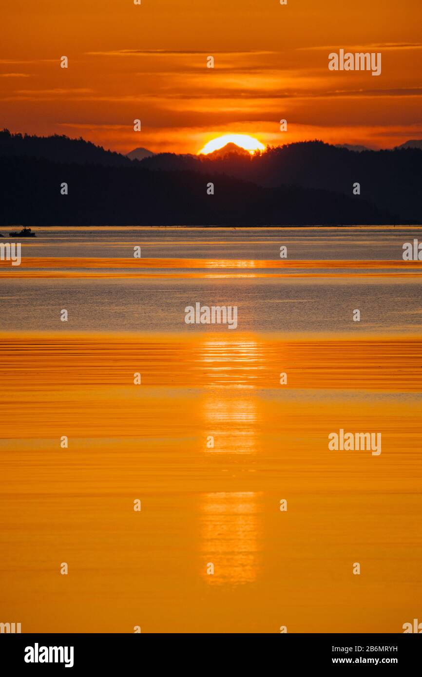 Stretto di Juan de Fuca al tramonto, Stato di Washington, Stati Uniti Foto Stock