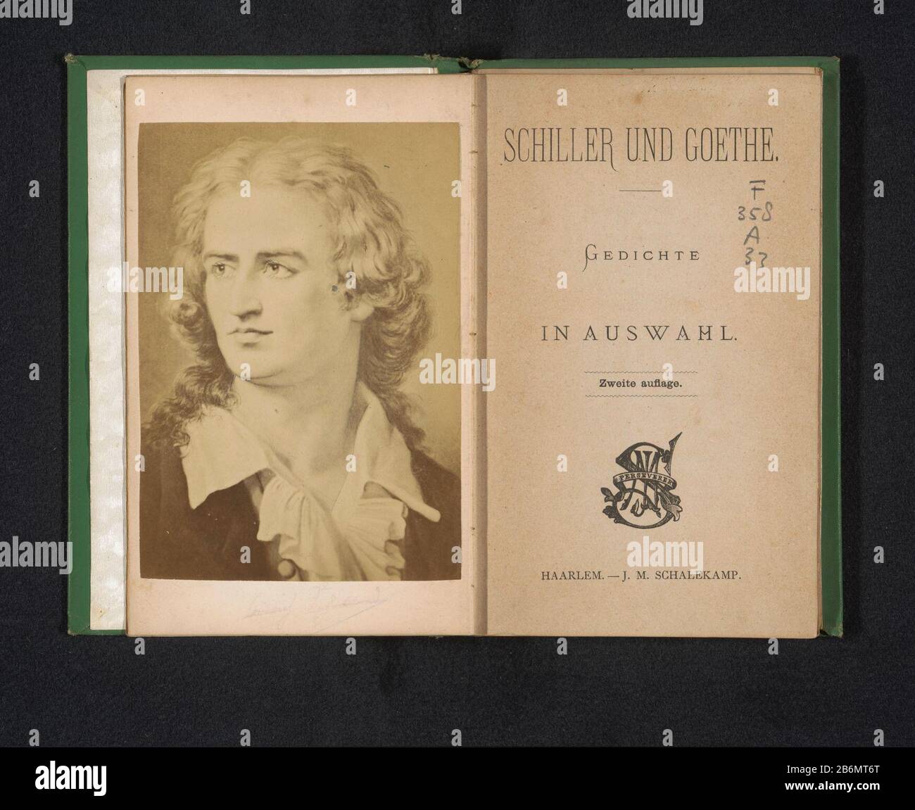 Fotoreproductie van een portret van Friedrich von Schiller riproduzione fotografica di un ritratto di Friedrich von Schiller Tipo Di Proprietà: Pagina di riproduzione fotografica numero articolo: RP-F 2001-7-929-1 Produttore : fotografo: Anonymous design by: Anonymous Data: CA. 1875 - o per 1880 Materiale: Carta Tecnica: Albumen dimensioni di stampa: Foto: H 134 mm × W 94 mmToelichtingFoto opposto telpagina. Oggetto: Personaggi storici Wie: Friedrich von Schiller Foto Stock