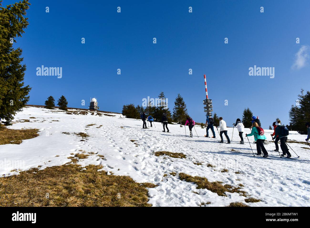 Feldberg, Germania - 25 Gennaio 2020: Escursioni Con Racchette Da Neve. Foto Stock