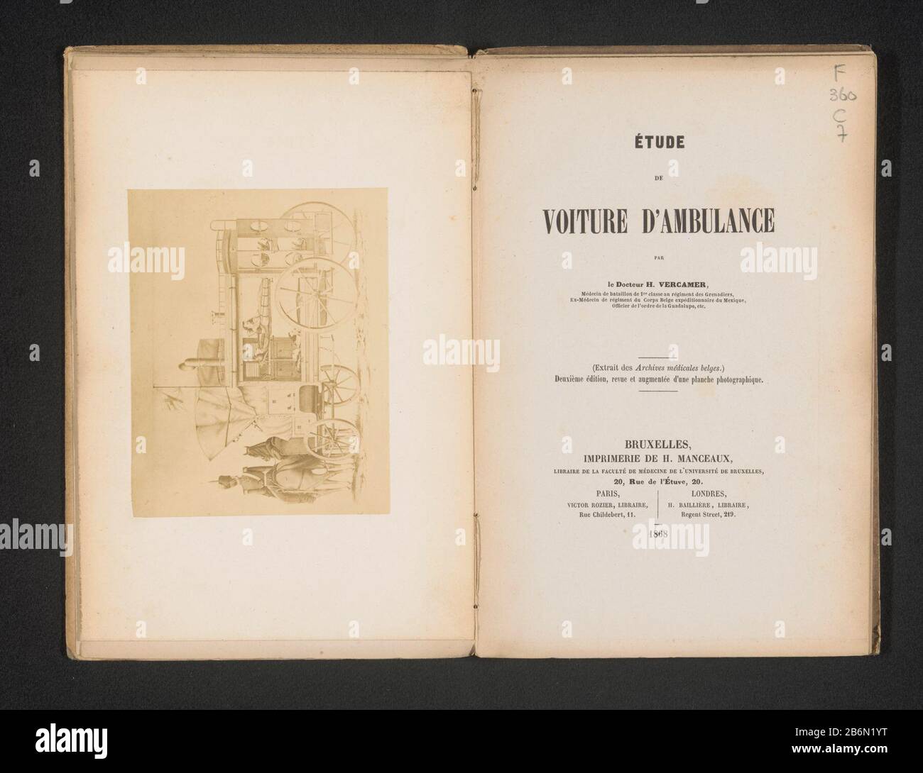 Fotoreproductie van een tekening of prent van een ambulanza (titel op object) Riproduzione fotografica di un disegno o di un'immagine di un'ambulanza (title object) Tipo Di Proprietà: Pagina di riproduzione fotografica numero articolo: RP-F 2001-7-1320-1 Produttore : fotografo: Anonymous design by: Anonymous Data: CA. 1863 - o per 1868 Materiale: Carta Tecnica: Albumen dimensioni di stampa: Foto: H 99mm × W 125 mmToelichtingFoto opposta tipelpagina. Oggetto: Ambulanza veicolo a quattro ruote, trainato da animali, ad esempio: Cabina, trasporto, pullman Foto Stock