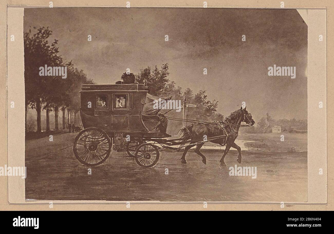 Fotoreproductie van het Wagentje van Dieges, de koets tussen Utrecht en Zeist, 1879 Fotoreproductie van een tekening van Grolman uit september 1879 van het 'Wagentje van Dieges', de koets die tussen Utrecht en Zeist reed tot juli 1879 toen vervangen werd door tram een need. Het rijtuig getrokken door een donker paard bij de Amersfoortsestraatweg richting Zeist. Samen met de pendant op één blad opzet. Produttore : fotograaf: Anoniemnaar tekening van: Anthony GrolmanPlaats manufacturing: Nederland Dating: 1879 - 1926 Physical kenmerken: Albuminedruk Material: Papier fotopapier karton Techniek: Al Foto Stock