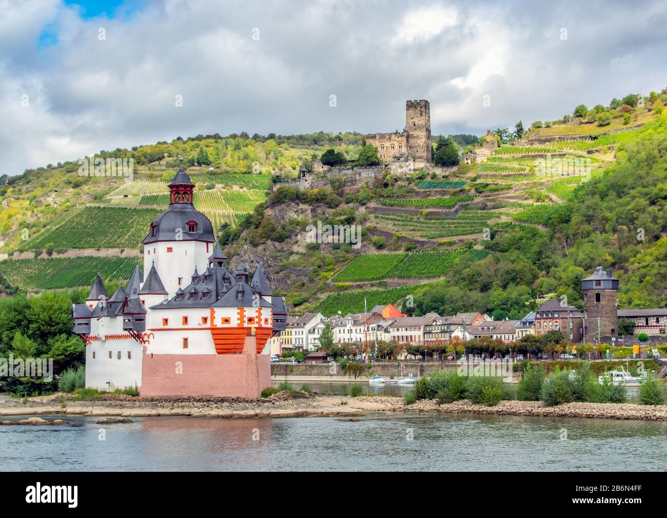Arroccato sull'isola di Pflaz, il Pflazgrafenstein era un castello a pedaggio, costruito nel 1327 dal re Ludovico il Bavarese. Foto Stock