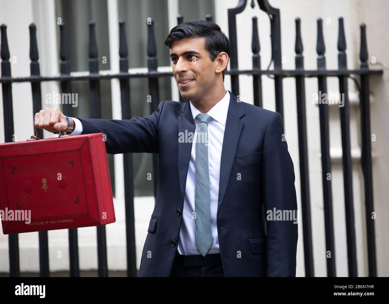 Cancelliere dello scacchiere, Il Rt Hon Rishi Sunak MP lascia Downing Street per esprimere il suo discorso di bilancio Foto Stock