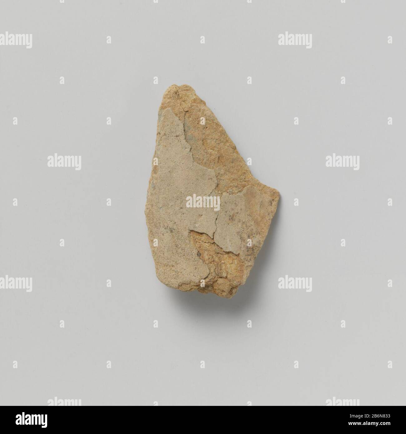 Fragment van beeld Fragment van beeld Object Type : beeldhouwwerk Objectnummer: BK-1966-37 Manufacturer : beeldenbakker:Plats manufacture: Utrecht Dating: CA. 1400 - ca. 1500 Materiale: Terracotta di pijpaarde Techniek: Boetseren dimensioni: H 7,9 cm. × b 5,0 cm. × d 2,0 cm. Foto Stock