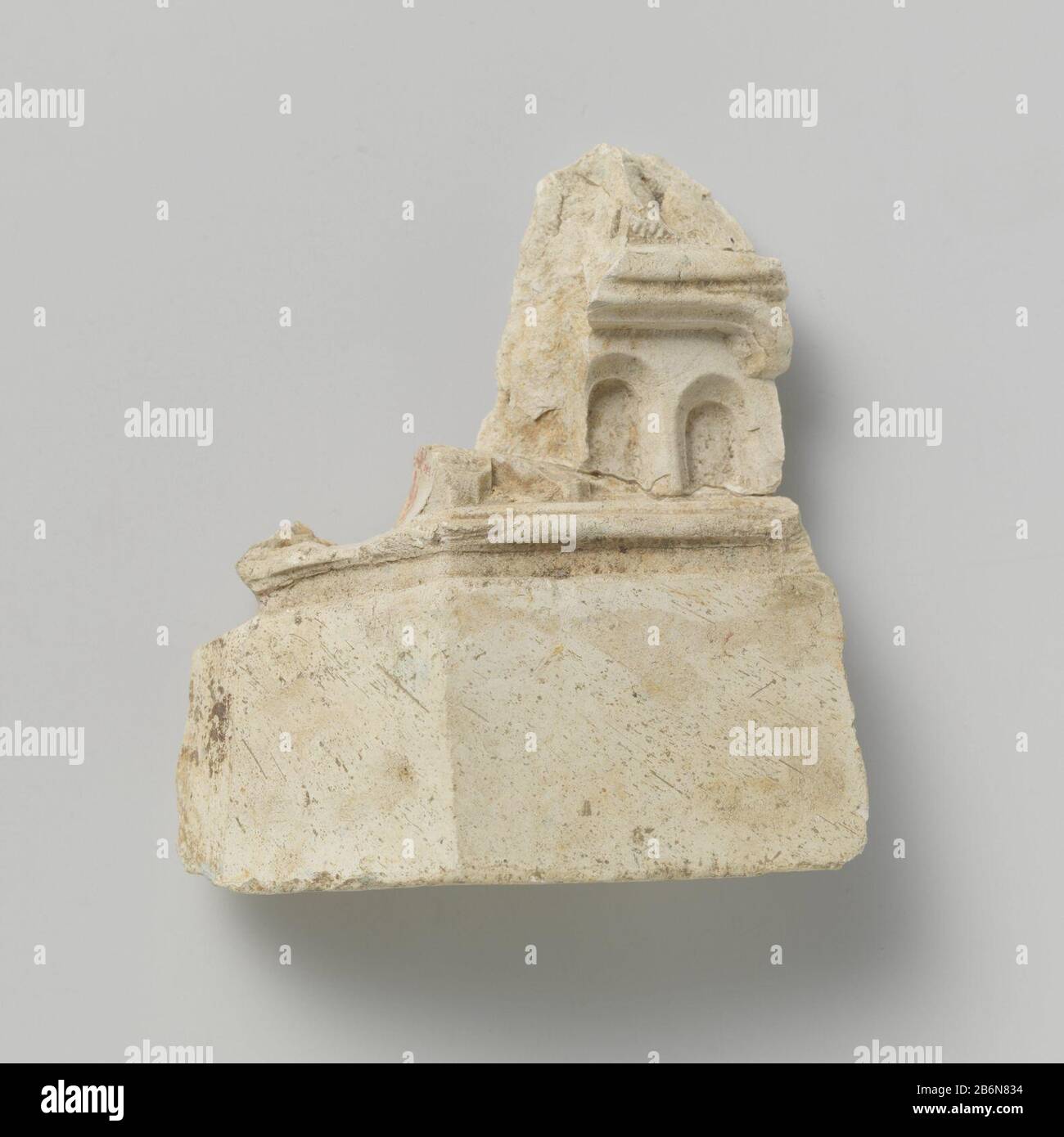 Fragment van beeld Fragment van beeld Object Type : beeldhouwwerk Objectnummer: BK-1966-33 Manufacturer : beeldenbakker:Plats manufacture: Utrecht Dating: CA. 1400 - ca. 1500 Materiale: Terracotta di pijpaarde Techniek: Boetseren dimensioni: H 7,7 cm. × b 6,9 cm. × d 3,0 cm. Foto Stock