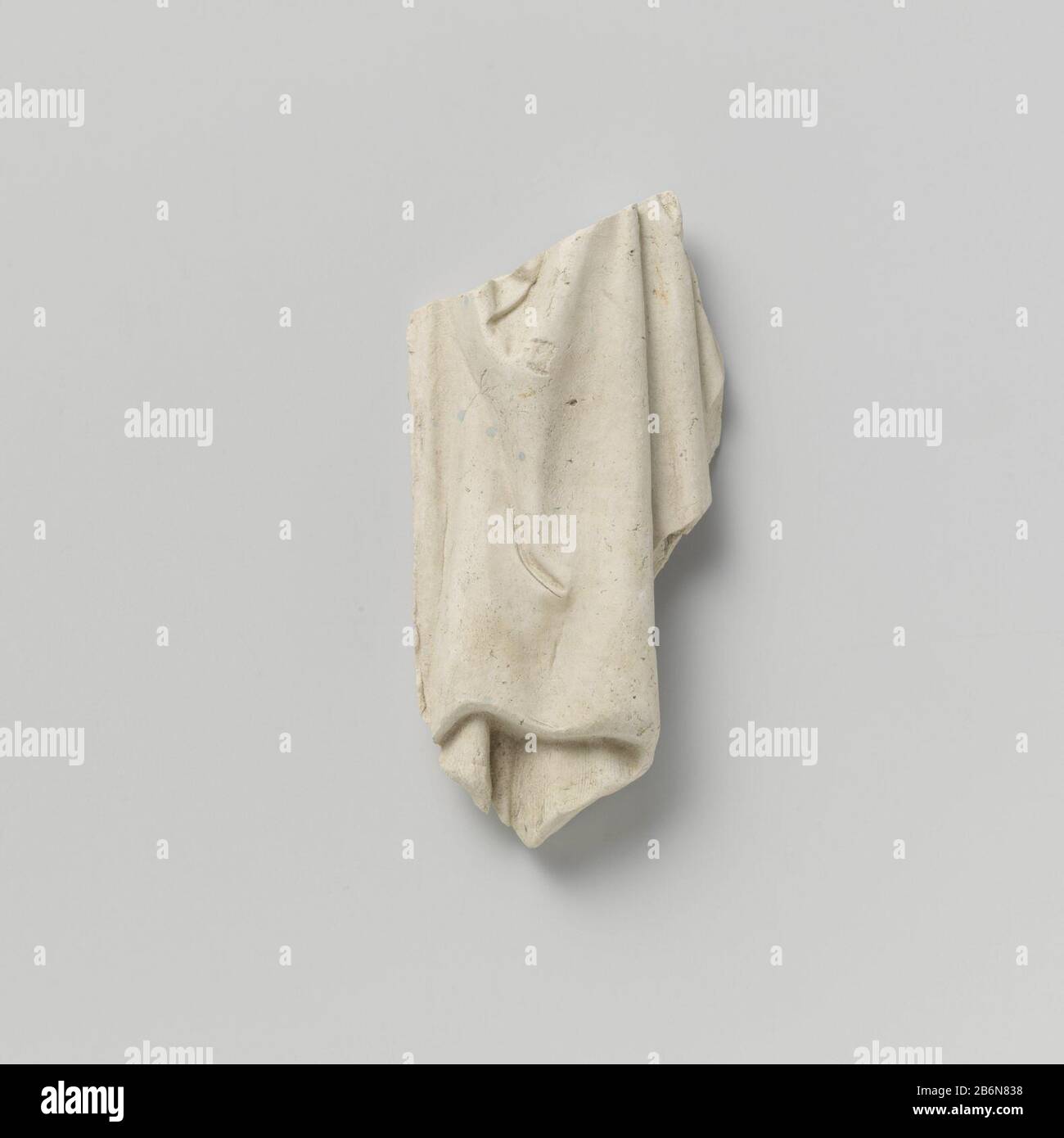 Fragment van beeld Fragment van beeld Object Type : beeldhouwwerk Objectnummer: BK-1966-26 Manufacturer : beeldenbakker:Plats manufacture: Utrecht Dating: CA. 1400 - ca. 1500 Materiale: Terracotta di pijpaarde Techniek: Boetseren dimensioni: H 5,4 cm. × b 11,1 cm. × d 3,0 cm. Foto Stock