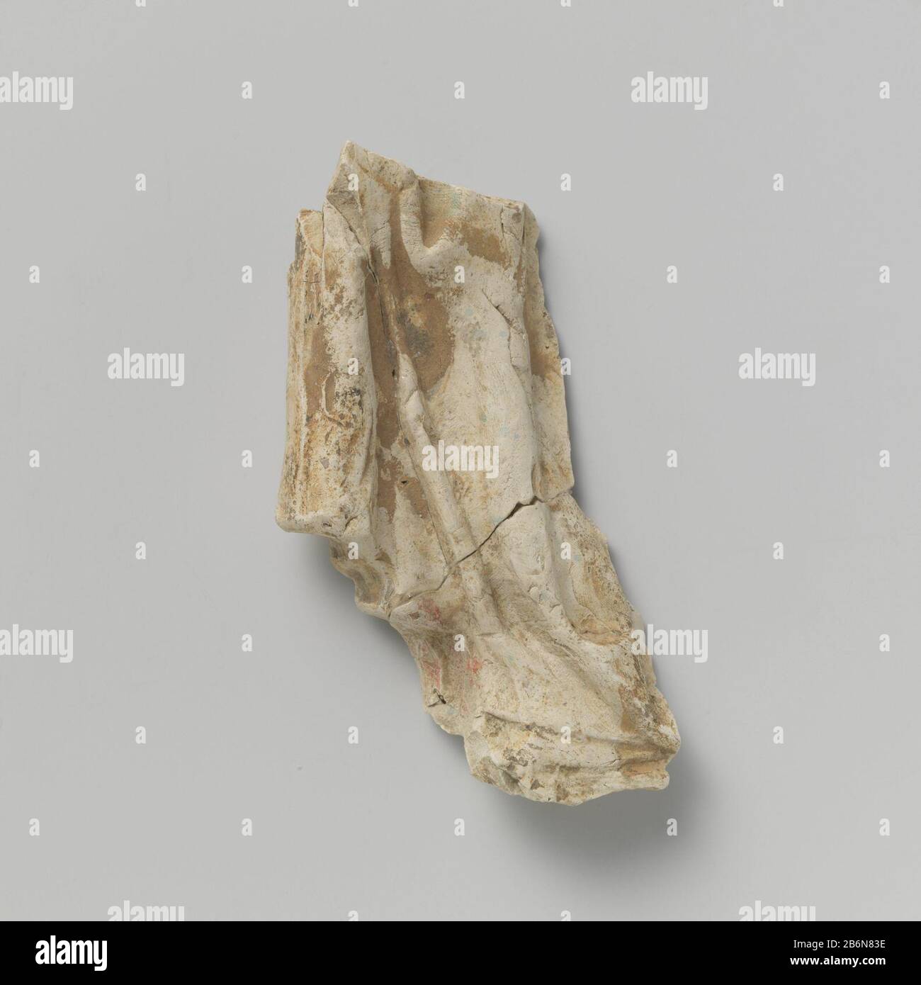 Fragment van beeld Fragment van beeld Object Type : beeldhouwwerk Objectnummer: BK-1966-29 Manufacturer : beeldenbakker:Plats manufacture: Utrecht Dating: CA. 1400 - ca. 1500 Materiale: Terracotta di pijpaarde Techniek: Boetseren dimensioni: H 13,8 cm. × b 7,5 cm. × d 3,0 cm. Foto Stock