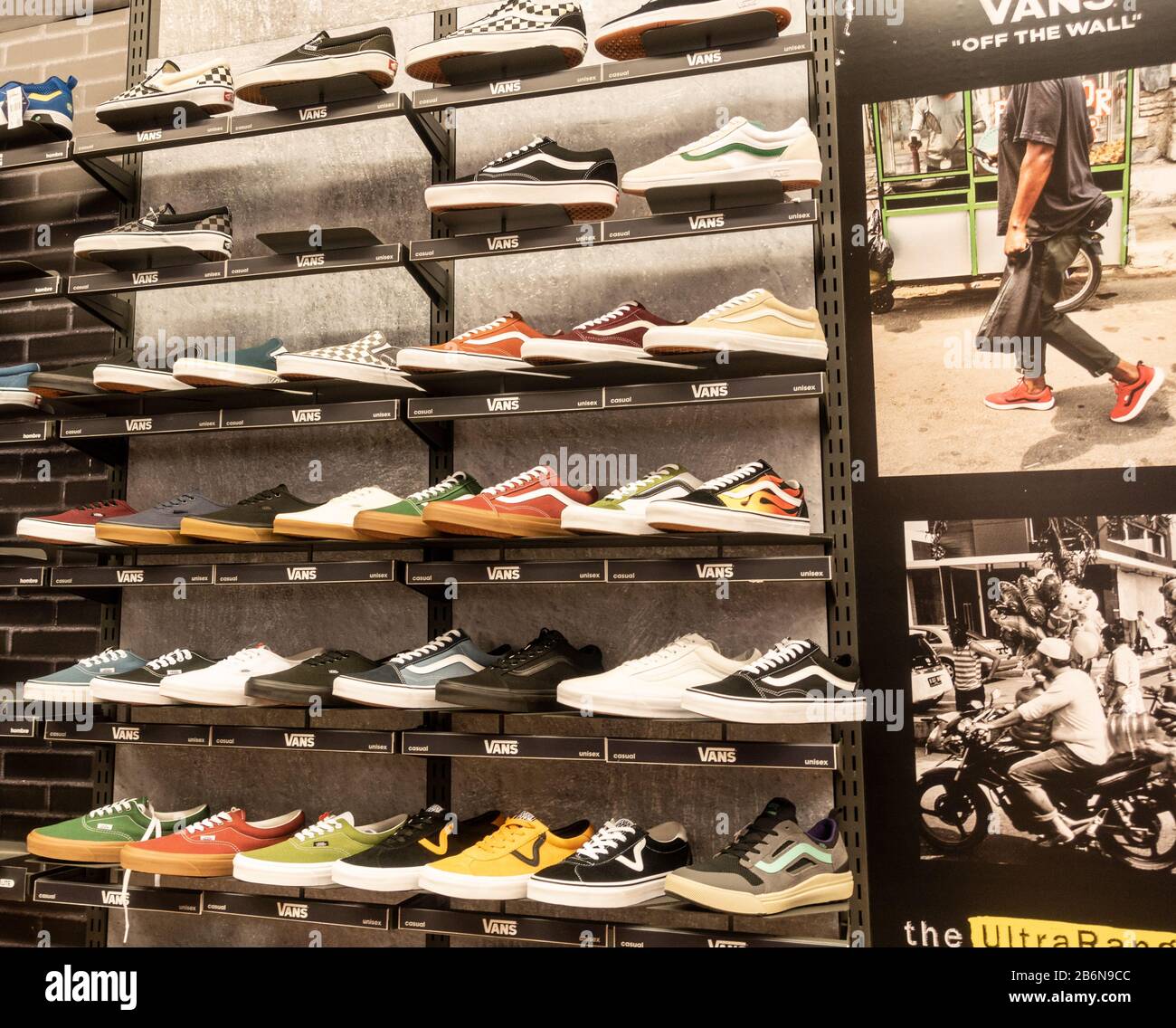 Vans footwear immagini e fotografie stock ad alta risoluzione - Alamy