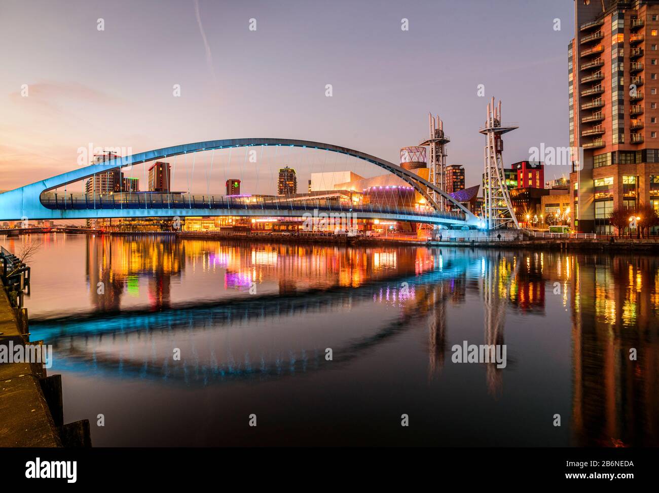 Lowry Bridge E Lowry, Salford Quays, Greater Manchester Foto Stock