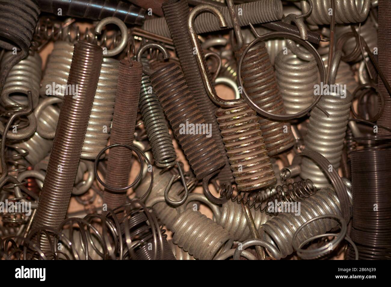 set di molle di compressione, torsione, ecc ... vecchio e arrugginito Foto Stock