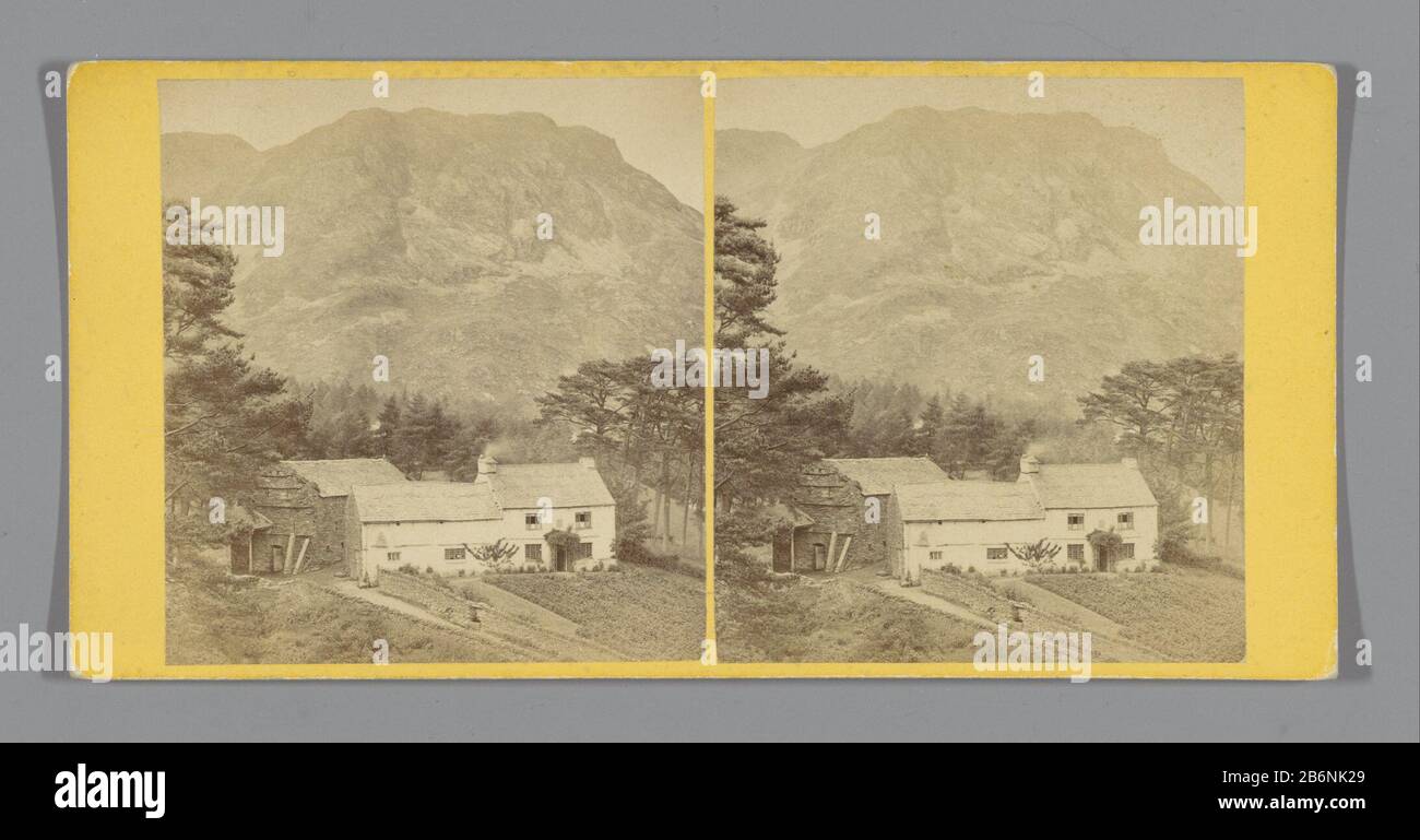 Gebouw te Coniston, met op de achtergrond een berg Ewedale Crag-Coniston (titel op Object) costruzione a Coniston, sullo sfondo un bergmatrimonio Crag-Coniston (title Object) Tipo Di Proprietà: Immagine stereo numero articolo: RP-F F04846 Iscrizioni / marchi: Numero, vero, stampato: 'No. 560.'nummer, vero, scritto a mano: 'No 11'naam, vero, stampato:' Registrato. GW Wilson, fotografo, Aberdeen.' fabbricante : fotografo George Washington Wilson (elenco proprietà) Fabbricazione Di Posti: Coniston Dating: CA. 1850 - ca. 1880 caratteristiche Fisiche: Albumen materiali di stampa: Carta di cartone Tecnica: Albumen pr Foto Stock