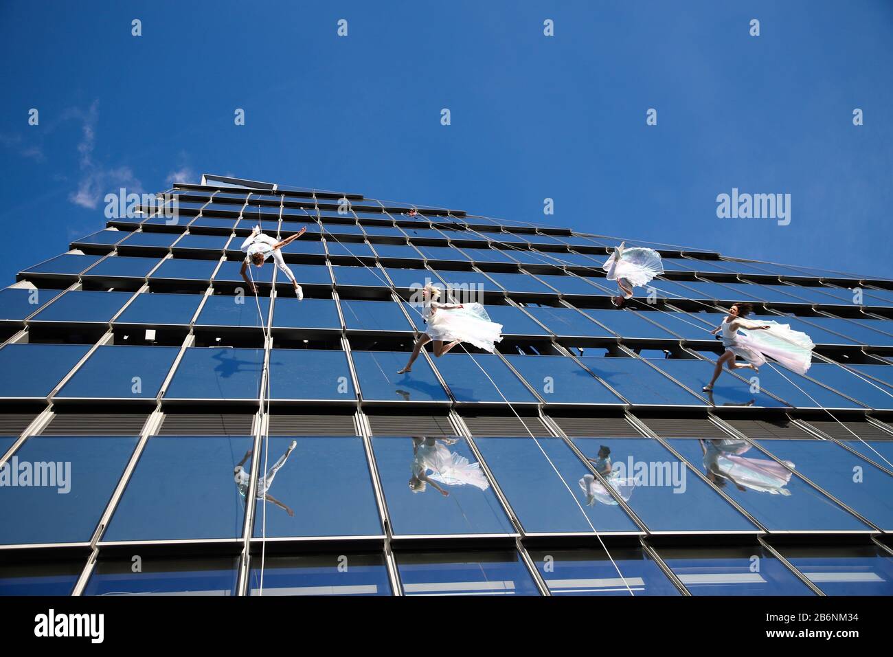 New York, Stati Uniti. 11th Mar, 2020. Inaugurazione dell'osservatorio Edge a New York negli Stati Uniti questo Mercoledì, 11. E' l'osservatorio piu' alto con il ponte aperto dell'emisfero occidentale che mostra senza rivali vedute a 360 gradi dell'iconico skyline di New York City. Si erge a 1.131 piedi nel cuore Dei Cantieri di Hudson, con un'eccitante pavimento in vetro, pareti di vetro angolate, gradini con orizzonte all'aperto, area di osservazione all'aperto al 100° piano. Credito: Brasile Photo Press/Alamy Live News Foto Stock