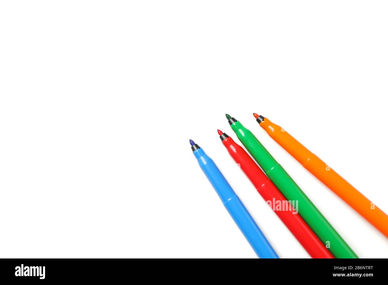 Diversi marcatori colorati isolati su sfondo bianco Foto Stock