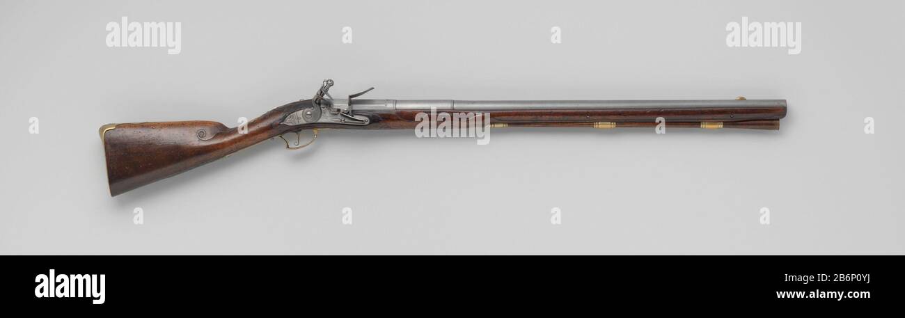 Geweer ha incontrato vuursteenslot Rifle con serratura a selce e coco tagliato e telaio in ottone cassetto. Alla fine: J.Nelleman, Utrecht. Sul corso un segno chiaro. Laadstok in legno. Produttore : gunsmith Jan Nelleman (i) Luogo di produzione: Utrecht Dating: CA. 1800 - ca. 1825 Materiale: Legno di rame di ferro dimensioni: Intero: L 123 cm. H 22 cm. D × 7,5 cm. × g di 4,8 kgloop: 84 cm l. Soggetto Quando: 1800 - 1850 Foto Stock