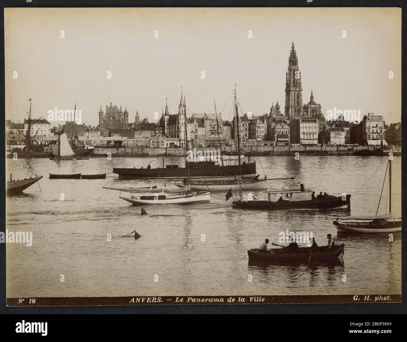 Gezicht op Antwerpen vanaf de Schelde Anvers-le Panorama de la Ville (titel op Object) Vista di Anversa dall'Haddock Dean Fresh-le Panorama de la Ville (title Object) Tipo Di Proprietà: Fotografie numero articolo: RP-F F16282 Iscrizioni / marchi: Titolo, recto sotto stampato 'No 10 Anvers-le Panorama de la Ville' fabbricante : fotografo: GH (proprietà elencate) Luogo fabbricazione: Data sconosciuta: 1880 - 1920 caratteristiche Fisiche: Albumen materiale di stampa: Carta Tecnica: Albumen dimensioni di stampa: H 213 mm × W 285 mmOnderwerp Foto Stock Gezicht op Antwerpen vanaf de Schelde Anvers-le Panorama de la Ville (titel op Object) Vista di Anversa dall'Haddock Dean Fresh-le Panorama de la Ville (title Object) Tipo Di Proprietà: Fotografie numero articolo: RP-F F16282 Iscrizioni / marchi: Titolo, recto sotto stampato 'No 10 Anvers-le Panorama de la Ville' fabbricante : fotografo: GH (proprietà elencate) Luogo fabbricazione: Data sconosciuta: 1880 - 1920 caratteristiche Fisiche: Albumen materiale di stampa: Carta Tecnica: Albumen dimensioni di stampa: H 213 mm × W 285 mmOnderwerp Foto Stock