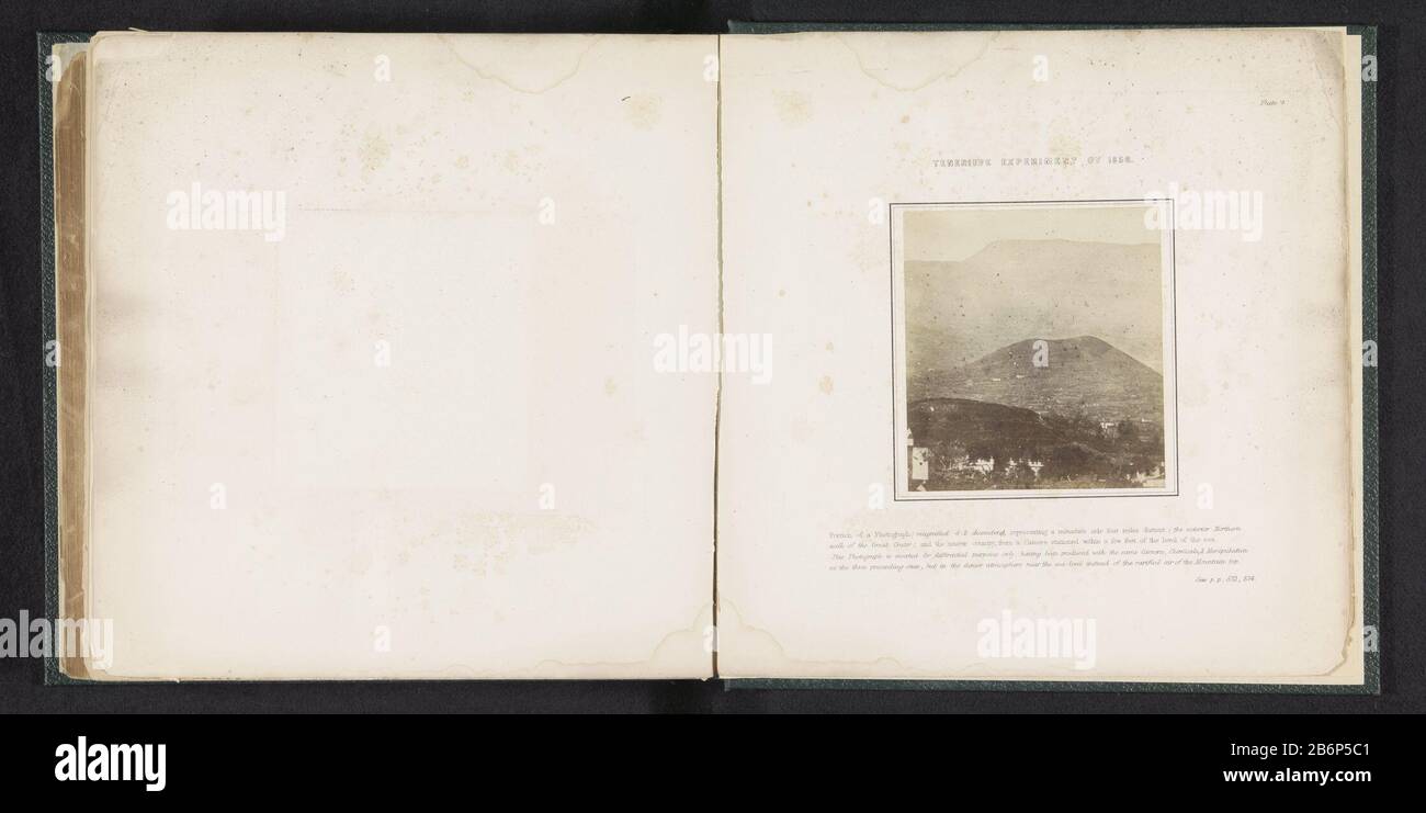 Gezicht op El Teide op Tenerife Esperimento di 1856 (titel op Object) Nederlands: IdentificatieTitel(s): Gezicht op El Teide op tenero Esperimento di 1856 (titel op Object) Tipo Oggetto : foto bladzijde Objectnummer: RP-F-2001-7-1380-4 Iscrizioni / Merken: Opprift, recto, gedrukt: Porzione di Una Fotografia (4,2 diametri ingranditi), che rappresenta un lato di montagna a quattro miglia di distanza (la parete esterna settentrionale del Grande Cratere), e il paese più vicino, da una Camera, situata a pochi piedi del livello del mare. ‘ Questa Fotografia non è stata scattata per scopi differenziali su Foto Stock