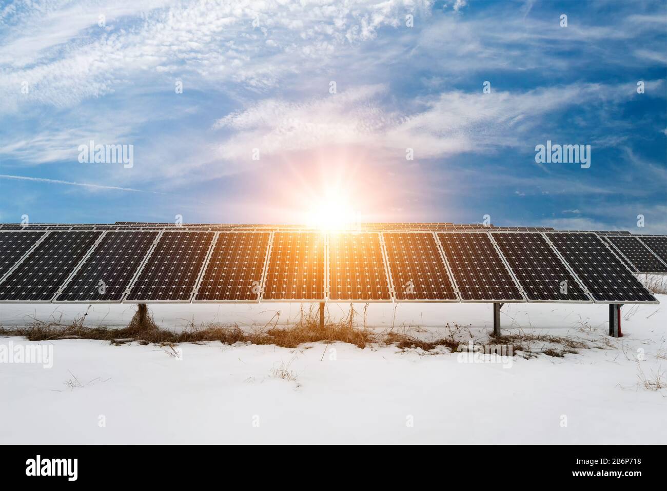 Pannello solare, fotovoltaico, alternativa fonte di elettricità - Il fuoco selettivo, spazio di copia Foto Stock