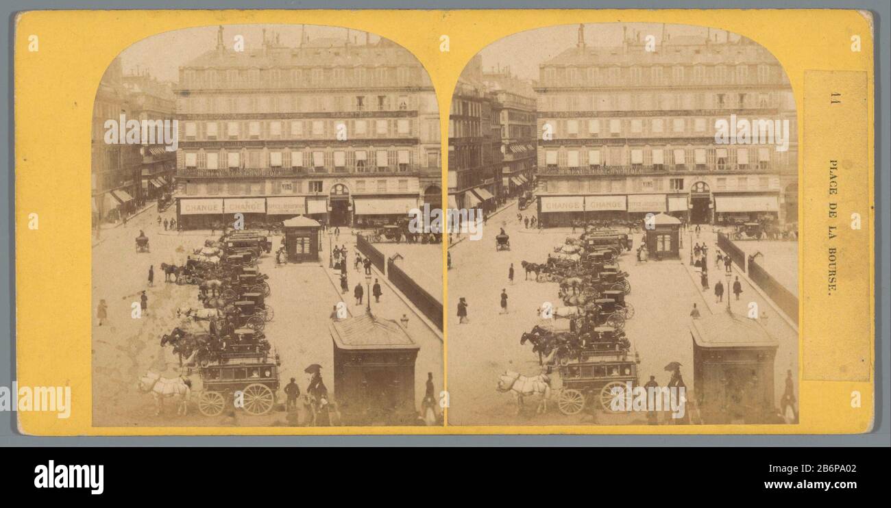 Gezicht op Place de la Bourse in Parijs Place de la Bourse (titel op Object) Vista di Place de la Bourse a Parigi, Place de la Bourse (title Object) Tipo Di Proprietà: Immagine stereo numero articolo: RP-F F05598 Iscrizioni / marchi: Numero, recto, stampato: '11' Produttore : fotografo: Anonimo luogo fabbricazione: Data di Parigi: CA. 1850 - ca. 1880 Materiale: Cartone carta Tecnica: Albume dimensioni di stampa: Supporto secondario: H 87 mm × W 175 mm Oggetto: Quadrato, luogo, circo, ecc. trazione animale, veicolo trafilato (trasporto ecc.) Dove Place de la Bours Foto Stock