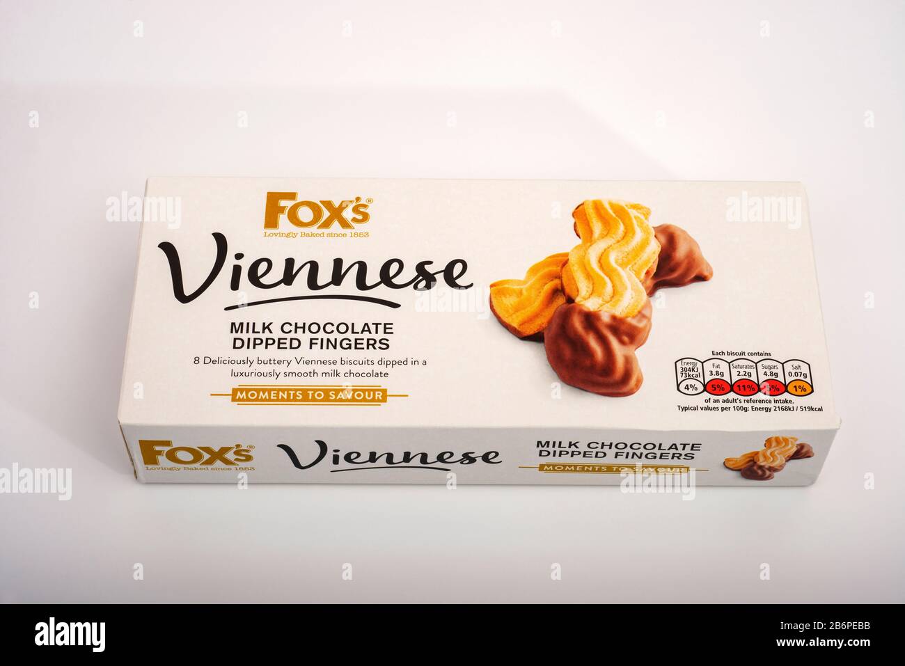 Le dita immerse nel cioccolato al latte viennese di Fox Foto Stock