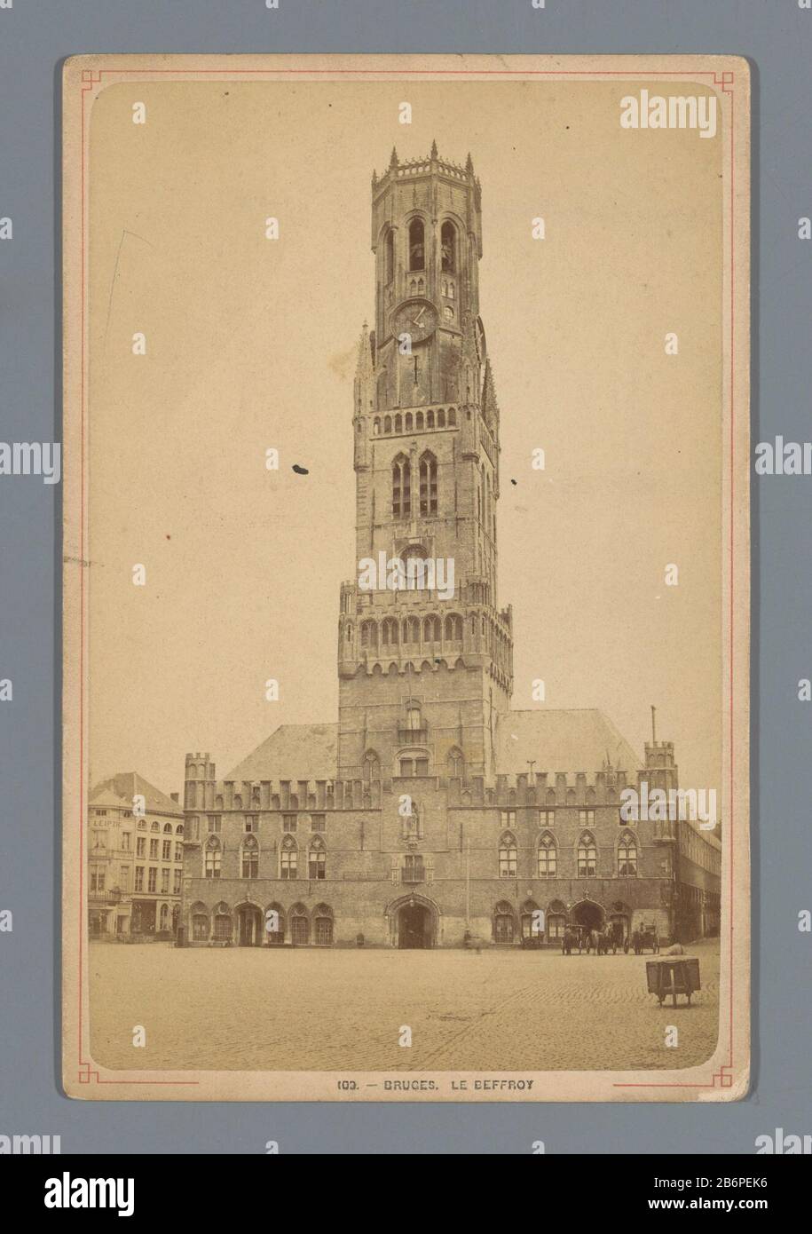 Gezicht op de Belfort a Brugge Bruges le Befroy (Titel op Object) Vista del Campanile a Bruges. Le Befroy (oggetto del titolo) tipo Di Oggetto: Immagine governativa numero articolo: RP-F F20009 Iscrizioni / marchi: Numero, recto, stampato: '109.'annota, vero, manoscritto' HPB' Produttore : fotografo: Léon & Lévy (possibile) Luogo fabbricazione: Belfort Data: 1864 - 1900 Materiale: Cartone carta Tecnica: Albumina dimensioni pressione: Supporto secondario: H 165 mm × L 108 mm Oggetto: Torre, torre di orologio  ornamento monumentale Foto Stock