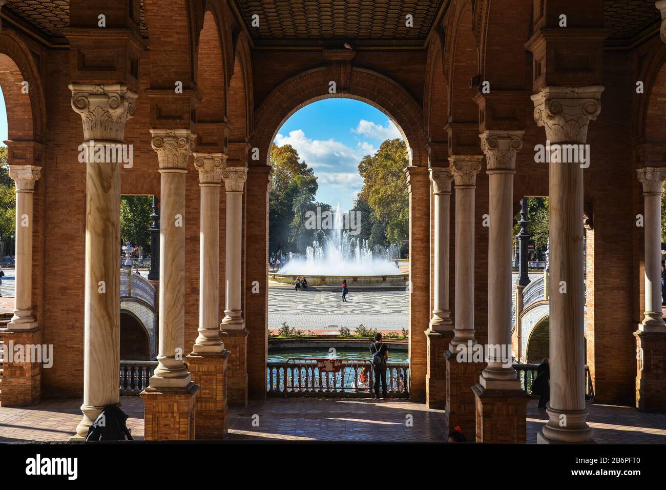 Piazza di Spagna a Siviglia. Attrazione nella capitale della regione spagnola di Andalusia. Foto Stock