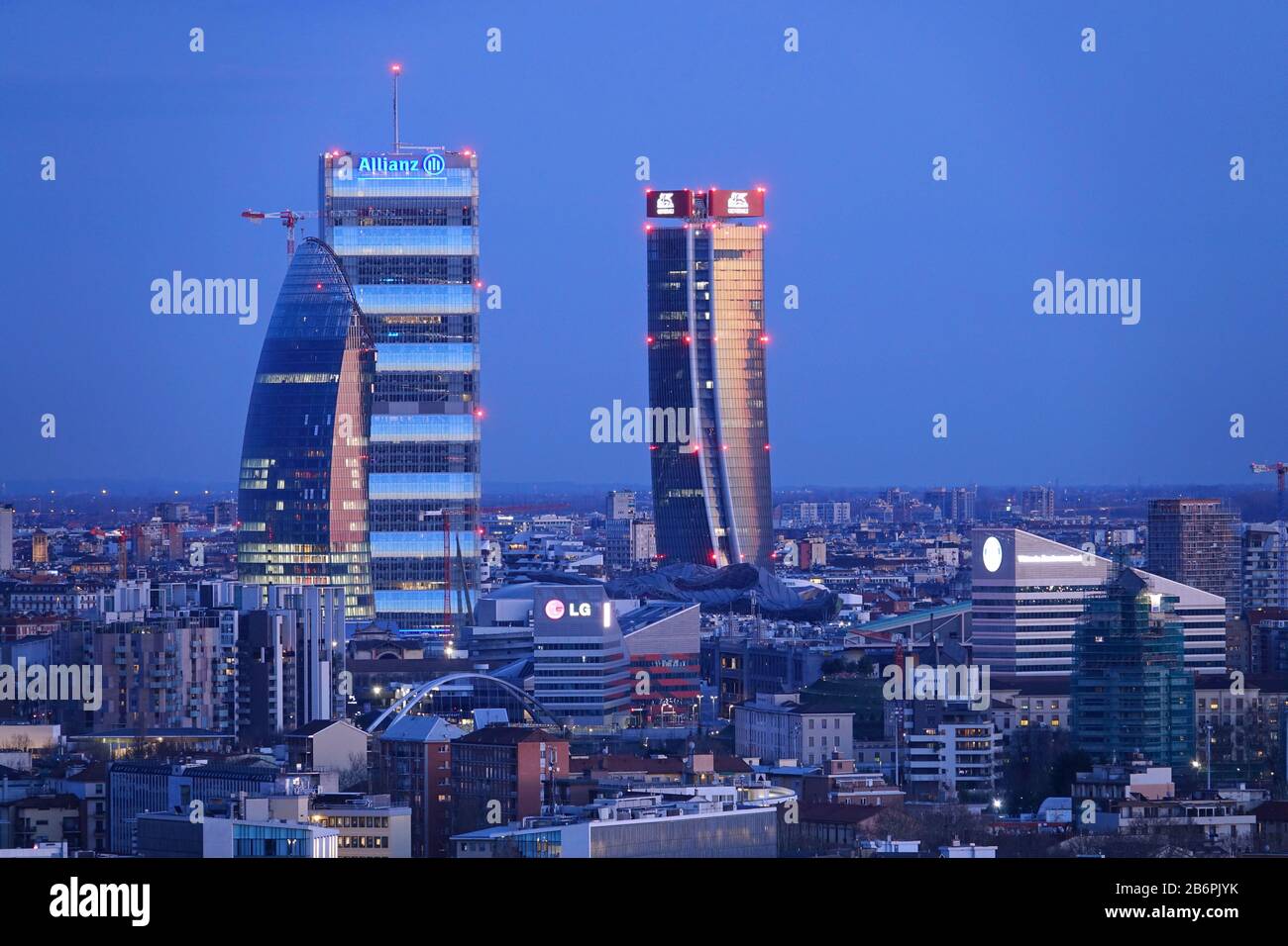 Tre grattacieli a torre generali Torre Hadid, Torre Allianz Isozaki e Torre PWC Libeskind in costruzione a Milano nel quartiere CityLife. Mi Foto Stock