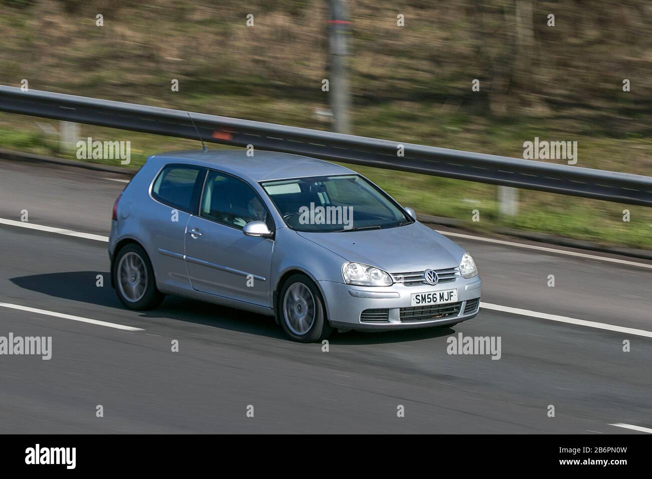 Volkswagen vw vee dub Golf Sport TDI Silver Car Diesel sulla M6 autostrada vicino Preston in Lancashire, Regno Unito Foto Stock