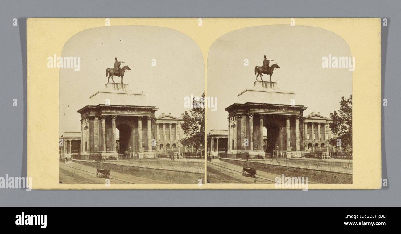 Gezicht op de Wellington Arch te Londen Triumphal Arch, con statua del Duca di Wellington ad Hyde Park Corner-shewing Apsley House (titel op Object) Vista del Wellington Arch a LondenTriumphal Arch con Statua del Duca di Wellington ad Hyde Park Corner Shewing Apsley House. (Oggetto del titolo) Tipo Di Oggetto: Immagine stereo numero Oggetto: RP-F-F04683 Produttore : fotografo: J. Elliott (indicato sull'oggetto) Luogo di produzione: London Dating: CA. 1850 - ca. 1880 caratteristiche Fisiche: Albume materiale di stampa: Carta di cartone Tecnica: Albumina dimensioni della pressione: Supporto secondario: H 85 mm × W 170 m. Foto Stock