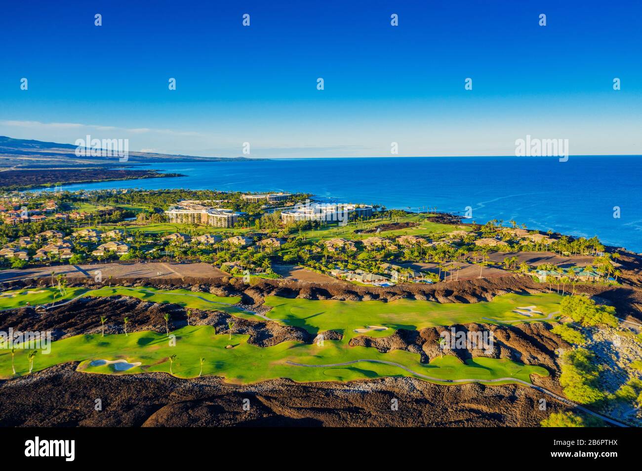 USA, Hawaii, Big Island, West Coast, Ocean Tower all'Hilton Waikoloa Village e Francis H. i'i Brown Golf Course, vista aerea Foto Stock