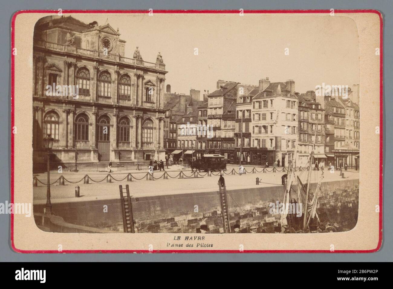 Gezicht op de grote kade van le Havre l'Anse des Pilotes (titel op Object) Vista del molo principale di le Havrel'Anse des Pilotes (title Object) tipo Di Proprietà: Foto Cabinet picture numero articolo: RP-F F19816 Iscrizioni / marchi: Data, vero, manoscritto: '11 Aout 1893' Produttore : fotografo: Anonymous location manufacture: Le Havre Data: 1893 Materiale: Carta fotografica, cartone Tecnica: Albumina pressione dimensioni: Supporto secondario: H 107 mm × W 165 mm Oggetto: Vista della città in generale; Barca o veicolo disegnato da (favoloso) animali del mare Foto Stock Gezicht op de grote kade van le Havre l'Anse des Pilotes (titel op Object) Vista del molo principale di le Havrel'Anse des Pilotes (title Object) tipo Di Proprietà: Foto Cabinet picture numero articolo: RP-F F19816 Iscrizioni / marchi: Data, vero, manoscritto: '11 Aout 1893' Produttore : fotografo: Anonymous location manufacture: Le Havre Data: 1893 Materiale: Carta fotografica, cartone Tecnica: Albumina pressione dimensioni: Supporto secondario: H 107 mm × W 165 mm Oggetto: Vista della città in generale; Barca o veicolo disegnato da (favoloso) animali del mare Foto Stock