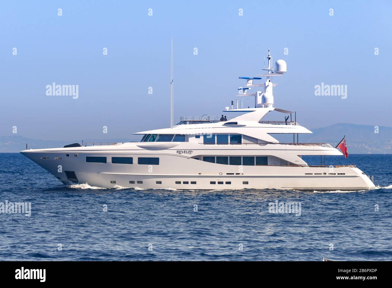 Isola DI CAPRI, ITALIA - AGOSTO 2019: Il lussuoso superyacht Che Naviga Fuori dall'isola di Capri. Foto Stock